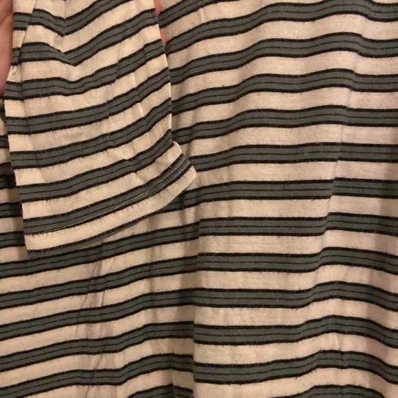 FOREVER 21 | woman’s t-shirt - Picture 4 of 4